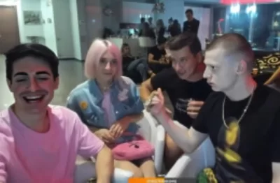 Мелстрой на стриме предлагает Даше Корейке секс в обмен на часы за 4 миллиона рублей