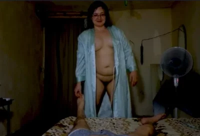 Голодная кума-толстушка из Украины кончила три раза на хую после чего получила кремпай в пизду